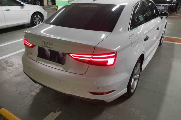奥迪A3 2018款 30周年年型 Limousine 35 TFSI 时尚型车身外观7