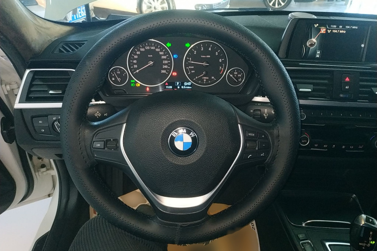 宝马3系 2017款 320Li 时尚型中控内饰13