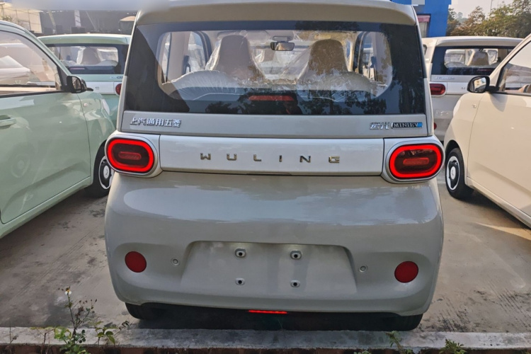 五菱汽车 宏光MINIEV 2024款 第三代 215km 青春版车身外观6