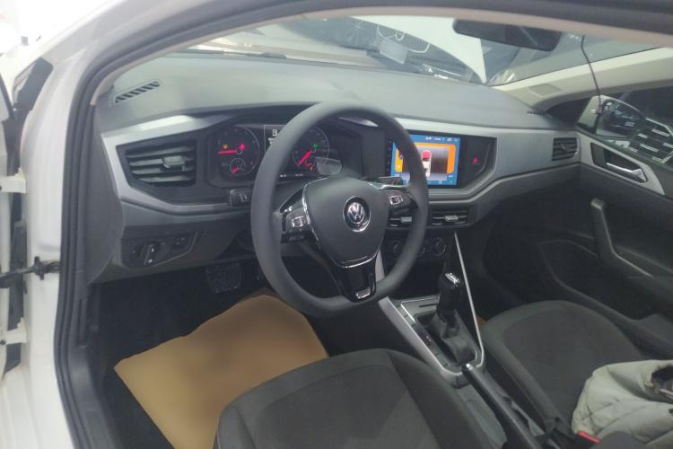 大众 Polo 2019款 Plus 1.5L 自动全景乐享版中控内饰7002