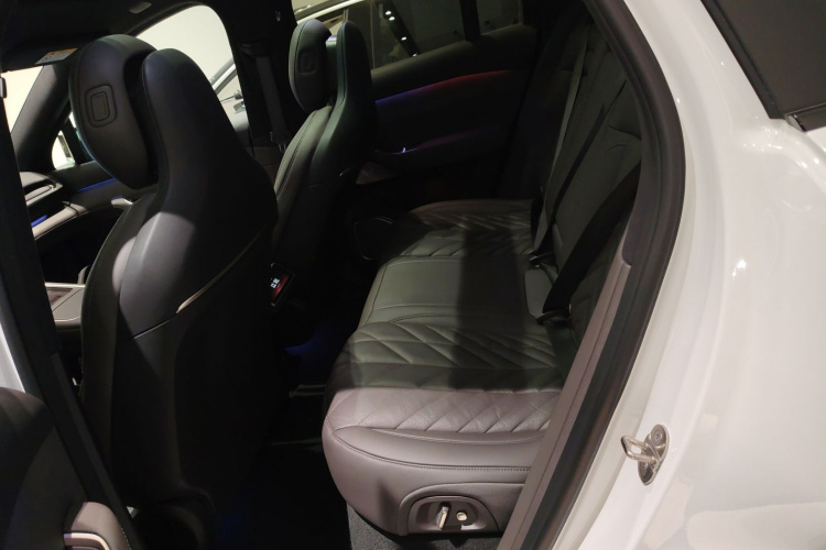 蔚来ES6 2025款 75kWh中控内饰7004