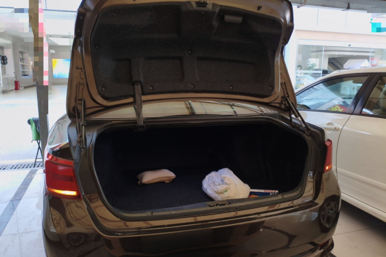 丰田 皇冠 2015款 2.0T 时尚版局部细节23