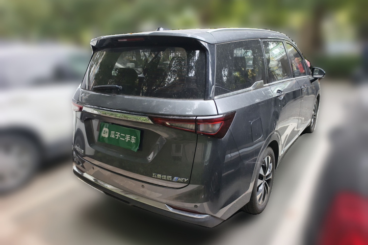 五菱汽车 五菱佳辰 2023款 2.0L DHT旗舰型车身外观7