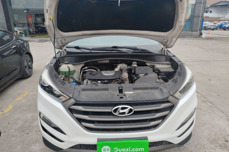 现代 途胜 2015款 1.6T 双离合两驱智能型机舱底盘24