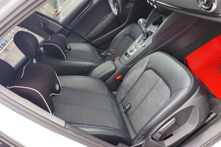 奥迪A3 2018款 30周年年型 Limousine 35 TFSI 时尚型中控内饰7008