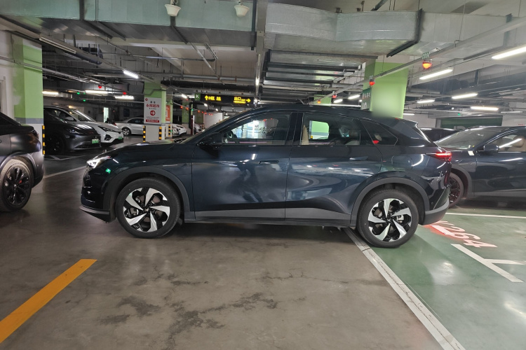 ARCFOX极狐 极狐 阿尔法T5(ARCFOX αT5) 2025款 520 MAX车身外观4