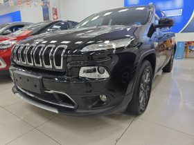 Jeep 自由光 2020款 2.0L 两驱经典运动版