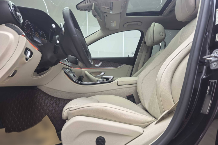 奔驰E级 2018款 E 200 L中控内饰7003