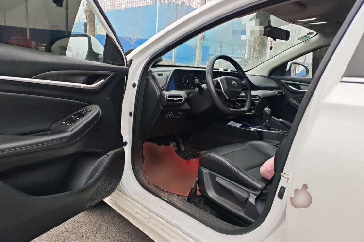 长安 逸动 2022款 PLUS 1.6L GDI 手动精英型中控内饰20