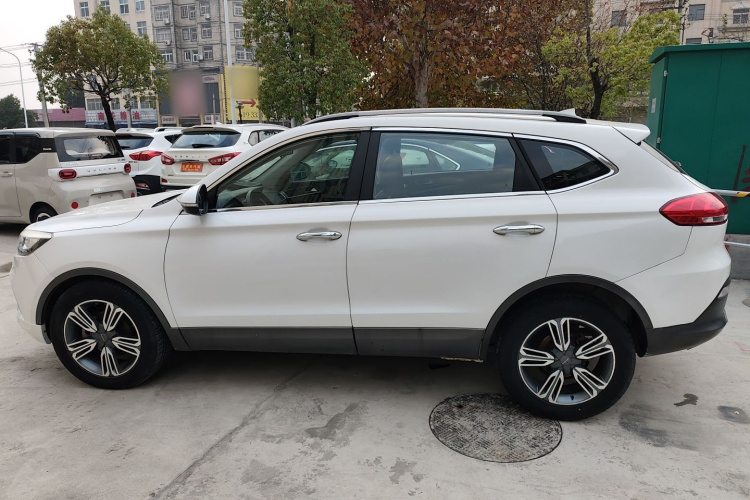 猎豹汽车 猎豹CS10 2015款 2.0T 手动卓越型车身外观4