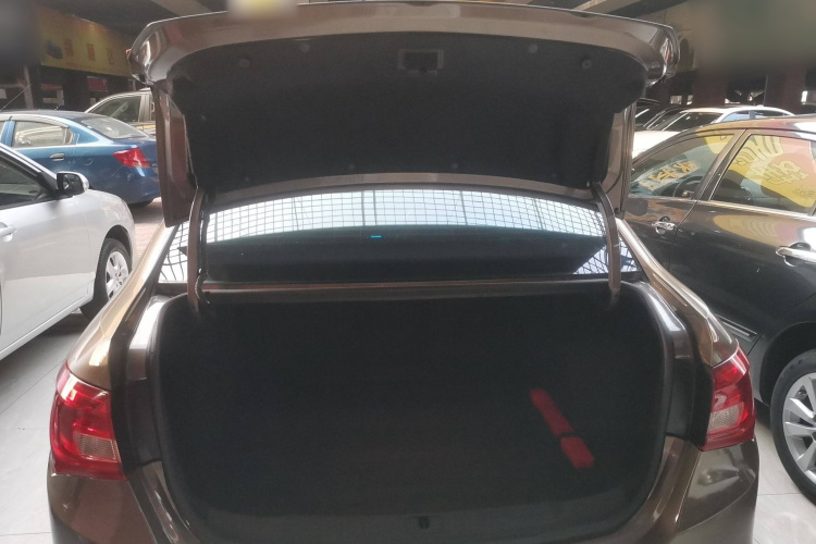 别克 英朗 2015款 18T 双离合豪华型机舱底盘23