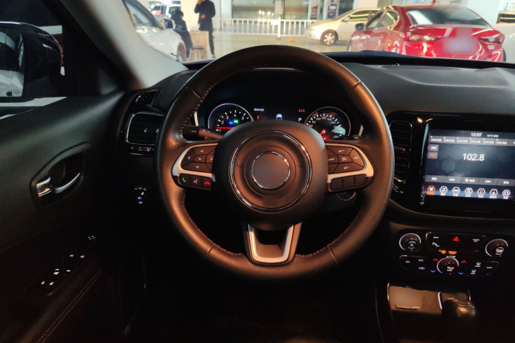 Jeep 指南者 2020款 220T 自动精英版局部细节13