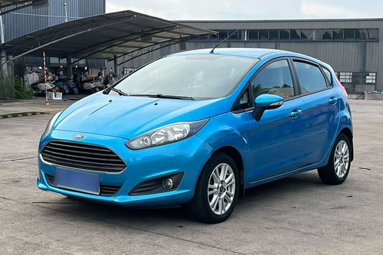 福特 嘉年华 2013款 两厢 1.5L 自动时尚型车身外观1