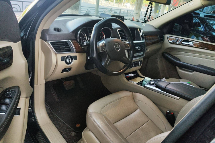 奔驰M级 2014款 ML 400 4MATIC动感型中控内饰20