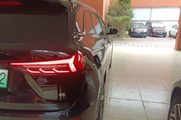 蓝电E5 2024款 荣耀版 100KM尊享型 7座车身外观9