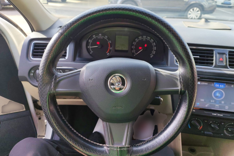 斯柯达 昕锐 2015款 1.6L 手动智选型中控内饰13