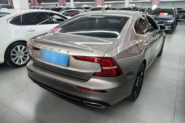 沃尔沃S60 2022款 B4 智逸豪华版车身外观6005