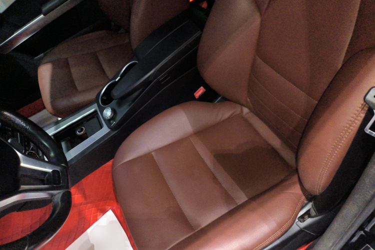 奔驰GLK级 2015款 GLK 300 4MATIC 时尚型 极致版中控内饰19