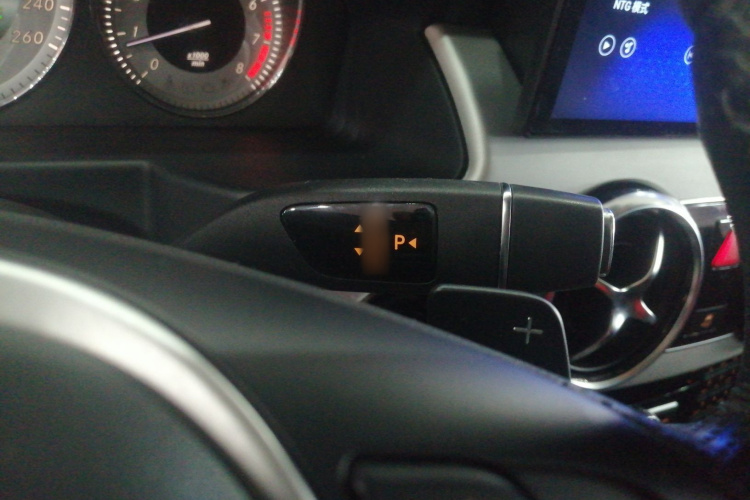 奔驰GLK级 2014款 GLK 260 4MATIC 动感型局部细节18