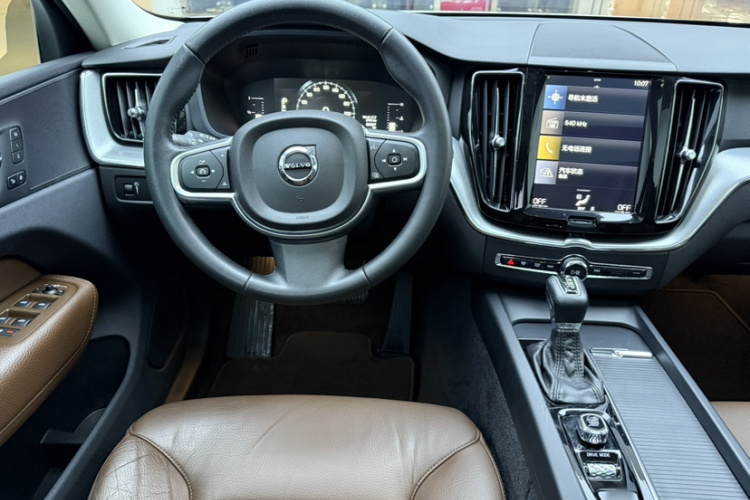 沃尔沃XC60 2019款 T5 四驱智逸版 国V中控内饰7001