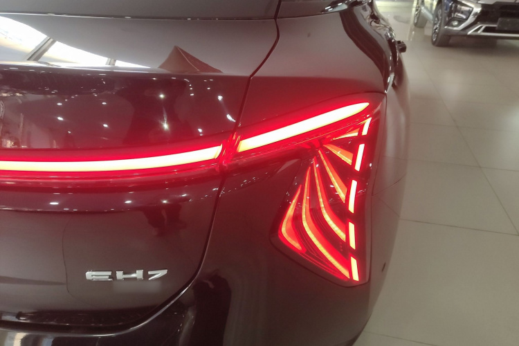 红旗EH7 2024款 600 Pro车身外观9