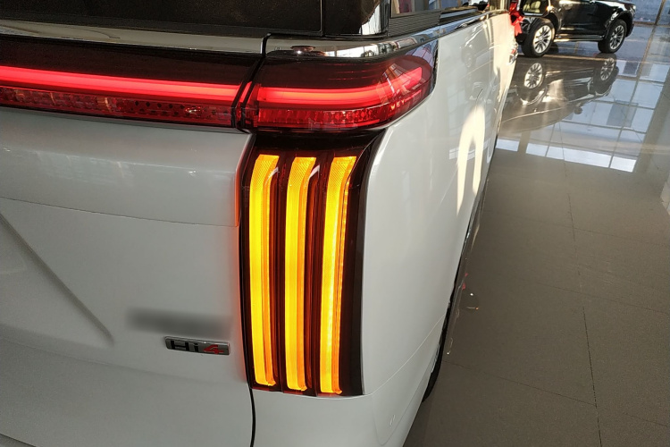 魏牌 高山 2025款 四驱高山8车身外观9