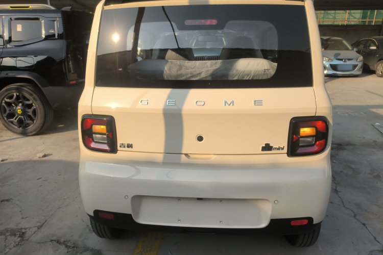 吉利银河 熊猫 2025款 210km 元气熊车身外观6