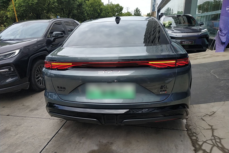 比亚迪 汉L 2025款 DM-p 四驱激光雷达旗舰型车身外观6