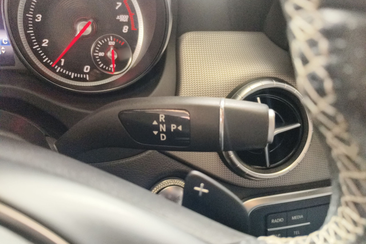 奔驰CLA 2018款 CLA 200 时尚型局部细节18