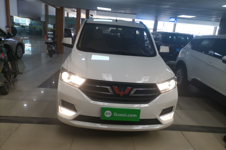 五菱汽车 五菱宏光 2021款 1.5L改款 S舒适型 液压助力LAR车身外观2