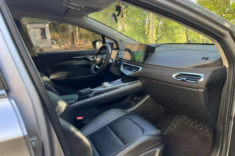 吉利几何C 2022款 蓝莓C400中控内饰7001