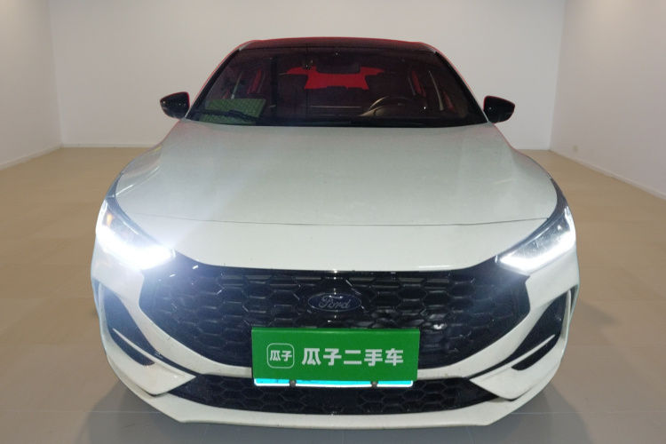 福特 福克斯 2022款 两厢 EcoBoost 180 自动ST Line车身外观2