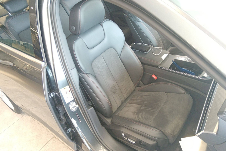 奥迪A6L 2024款 45 TFSI 臻选动感型中控内饰41