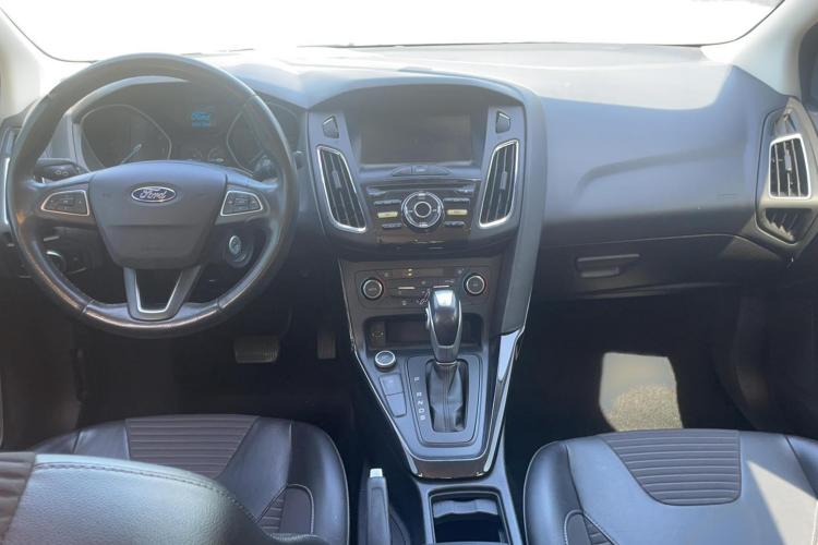 福特 福克斯 2017款 三厢 EcoBoost 125 自动超能风尚型智行版中控内饰7003