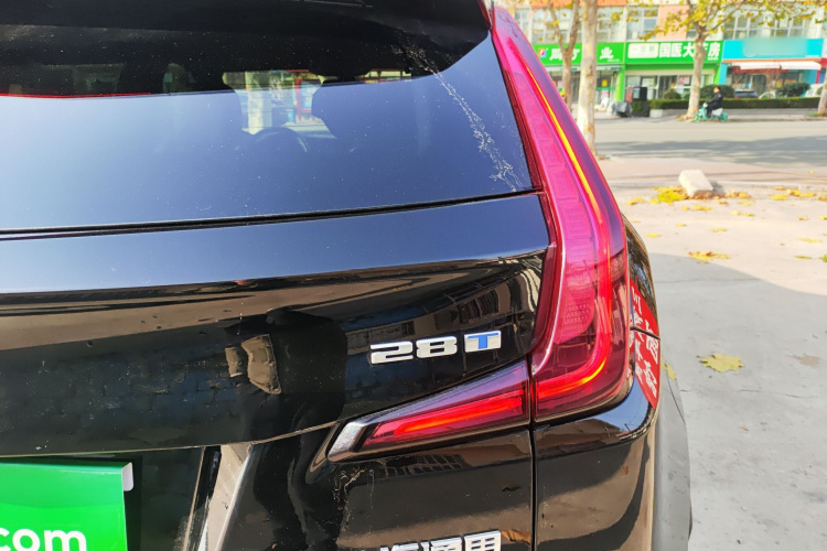 凯迪拉克XT4 2022款 28T 两驱风尚型车身外观9