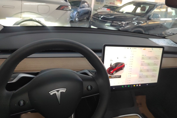 特斯拉 Model Y 2022款 后轮驱动版中控内饰7002