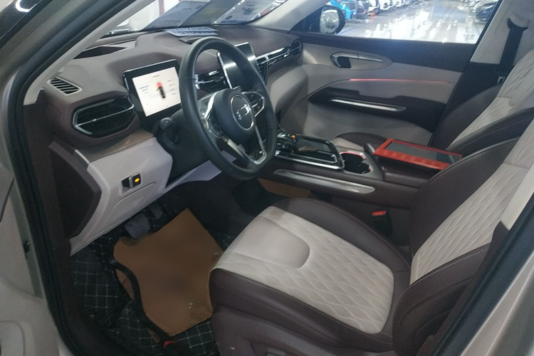 奔腾T90 2023款 2.0T 自动旗舰型中控内饰19