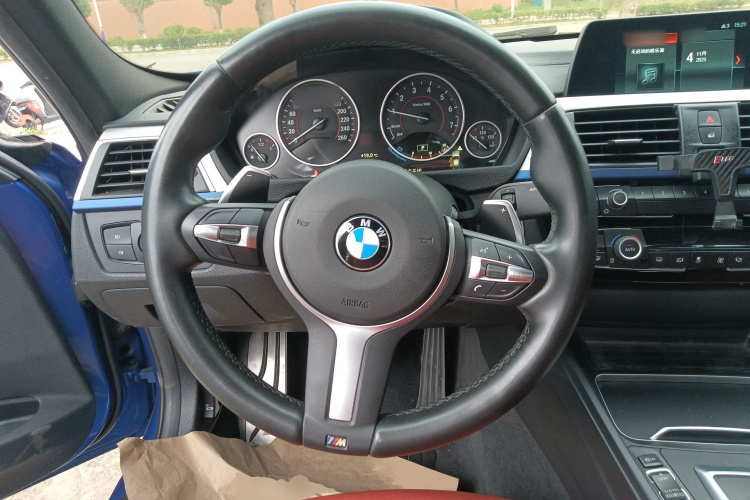 宝马3系 2019款 320i M运动套装中控内饰13