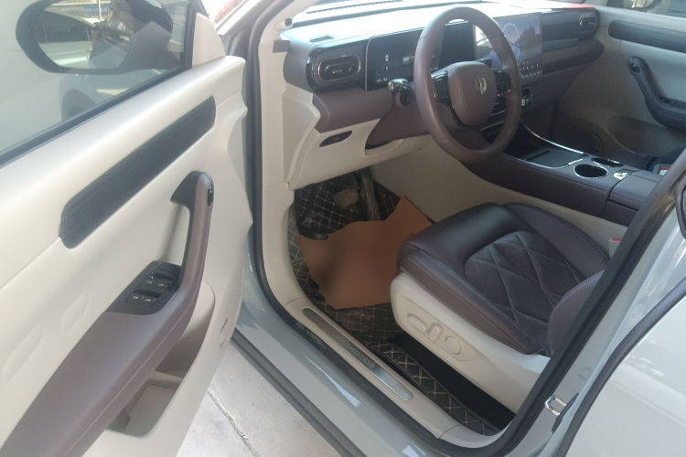 零跑汽车 零跑C11 2024款 纯电 580尊享版中控内饰7003