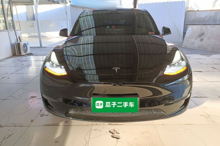 特斯拉 Model Y 2023款 长续航全轮驱动版车身外观2