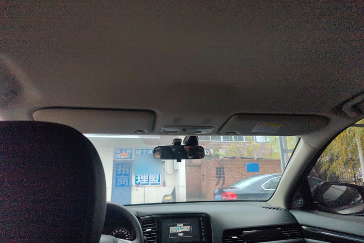 三菱 欧蓝德 2021款 改款 2.0L 两驱畅行版 5座局部细节22