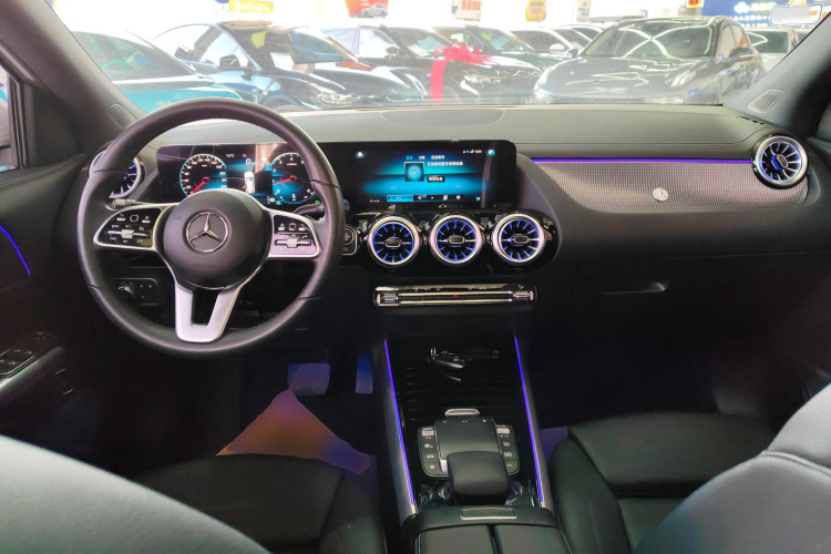 奔驰GLA 2023款 GLA 220中控内饰12