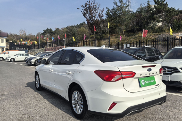 福特 福克斯 2021款 三厢 EcoBoost 180 自动锋潮型车身外观6004