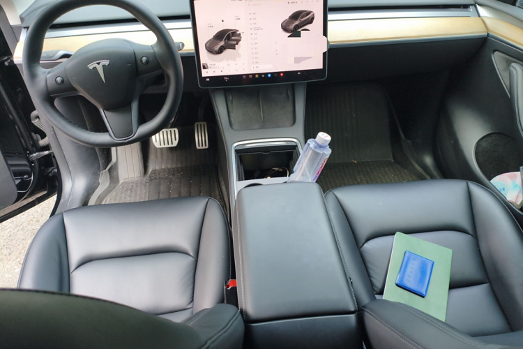 特斯拉 Model Y 2021款 Performance高性能全轮驱动版中控内饰7002