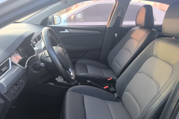 一汽 骏派A50 2018款 1.5L 手动豪华型中控内饰19