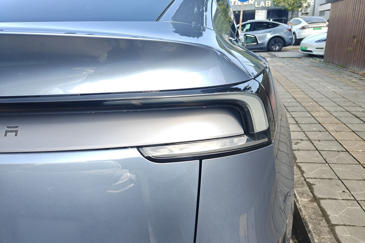 特斯拉 Model Y 2025款 后轮驱动版车身外观6006