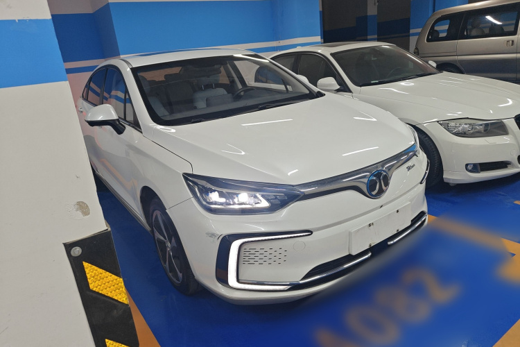 北京汽车 北京EU5 2018款 R550 智潮版车身外观3