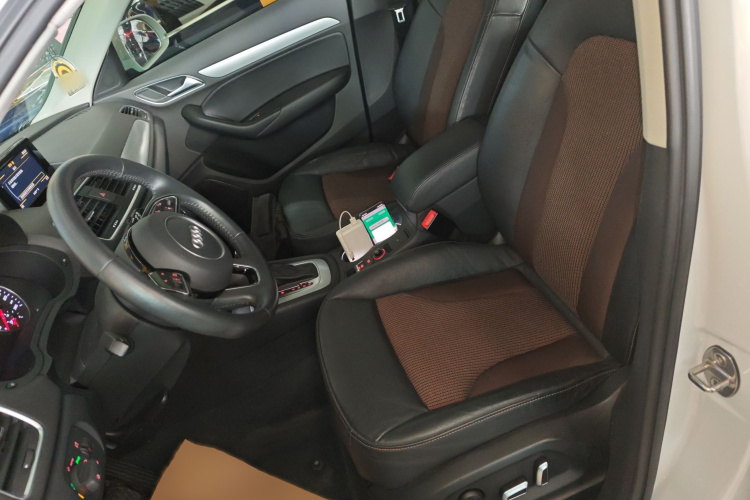 奥迪Q3 2018款 30周年年型 30 TFSI 时尚型局部细节19