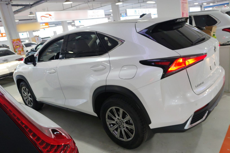 雷克萨斯NX 2020款 200 前驱 锋行版 国VI车身外观4