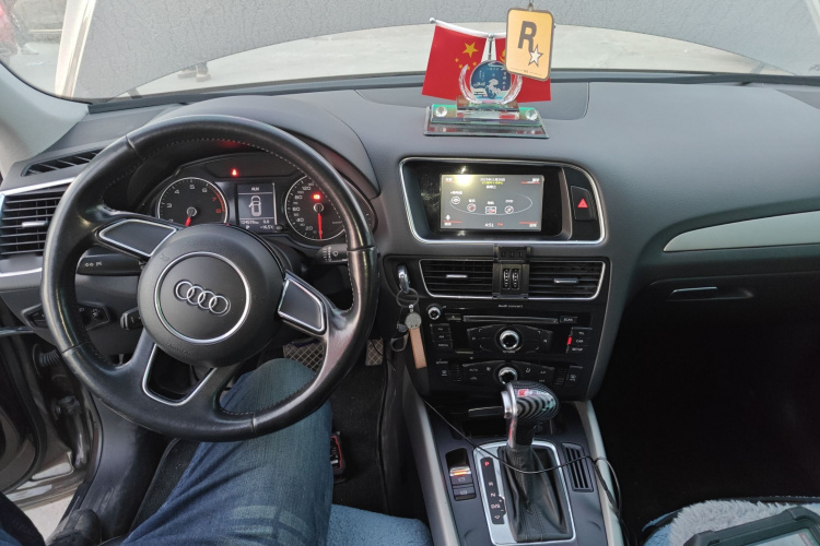 奥迪Q5 2016款 40 TFSI 进取型中控内饰12